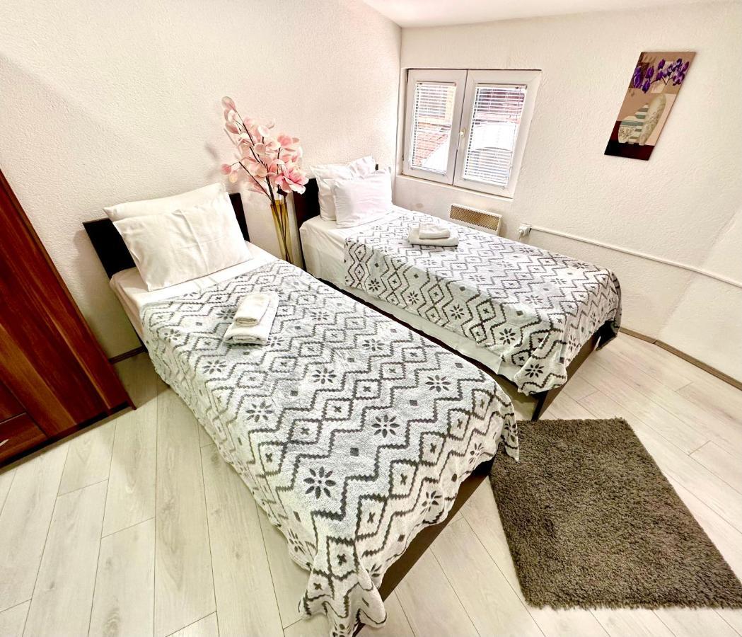 Apartmani Aleksandra U Centru Grada Крагуевац Экстерьер фото