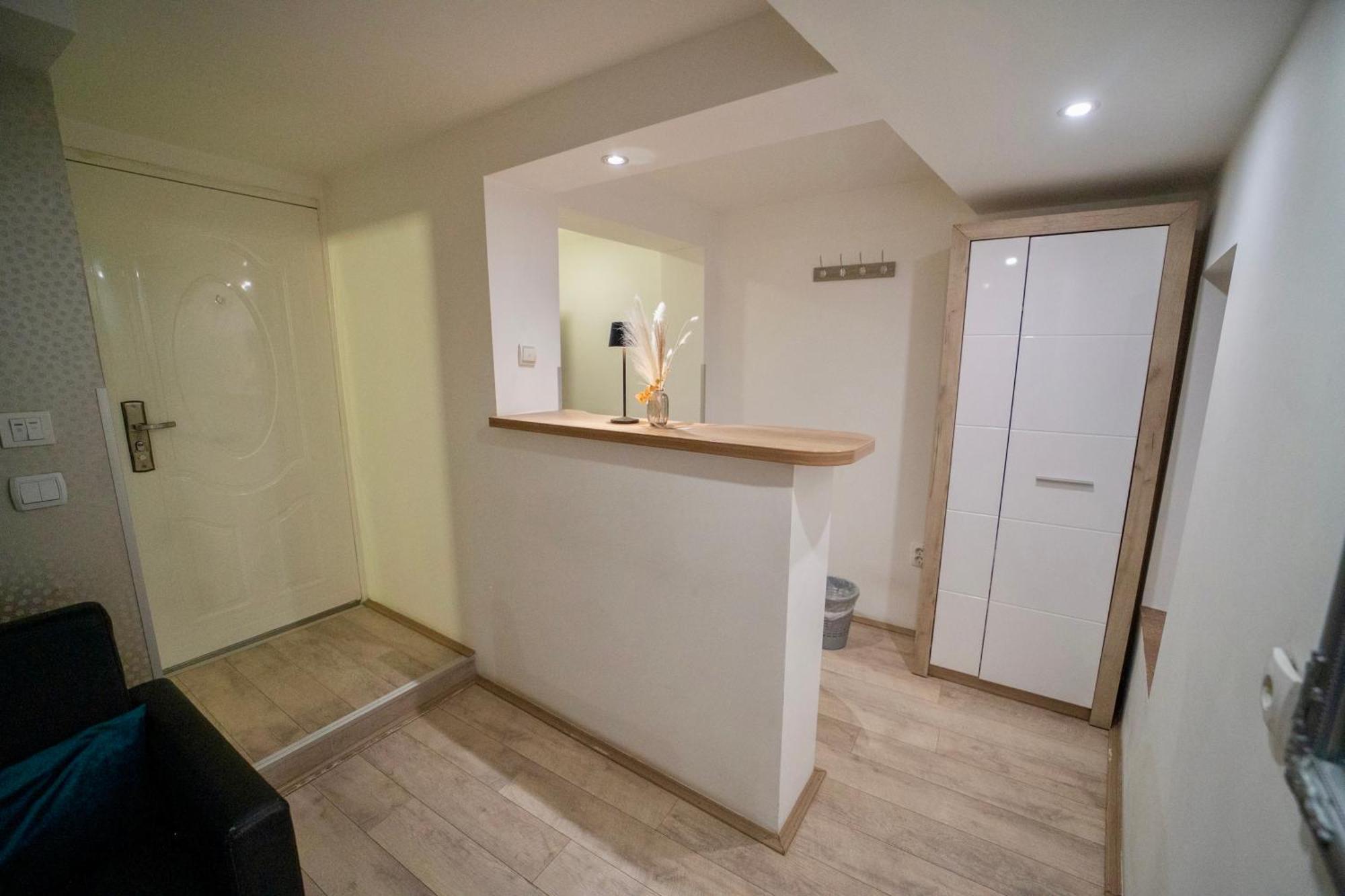 Apartmani Aleksandra U Centru Grada Крагуевац Экстерьер фото